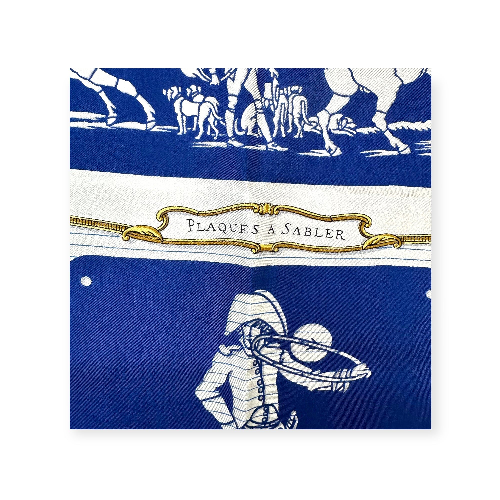 PLAQUES À SABLER-HUGO GRYGKAR-FOULARD CARRE HERMES-nom