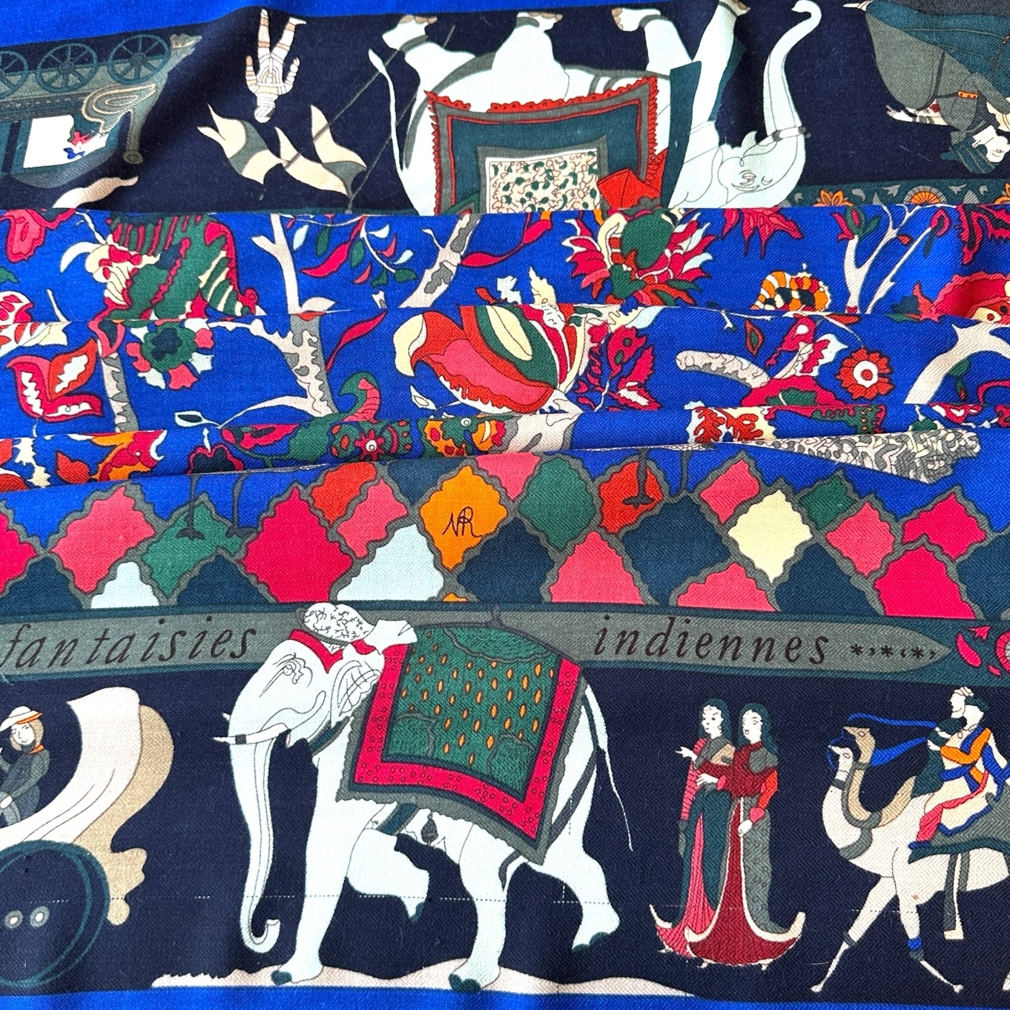 vue du foulard en cachemire Hermès porté