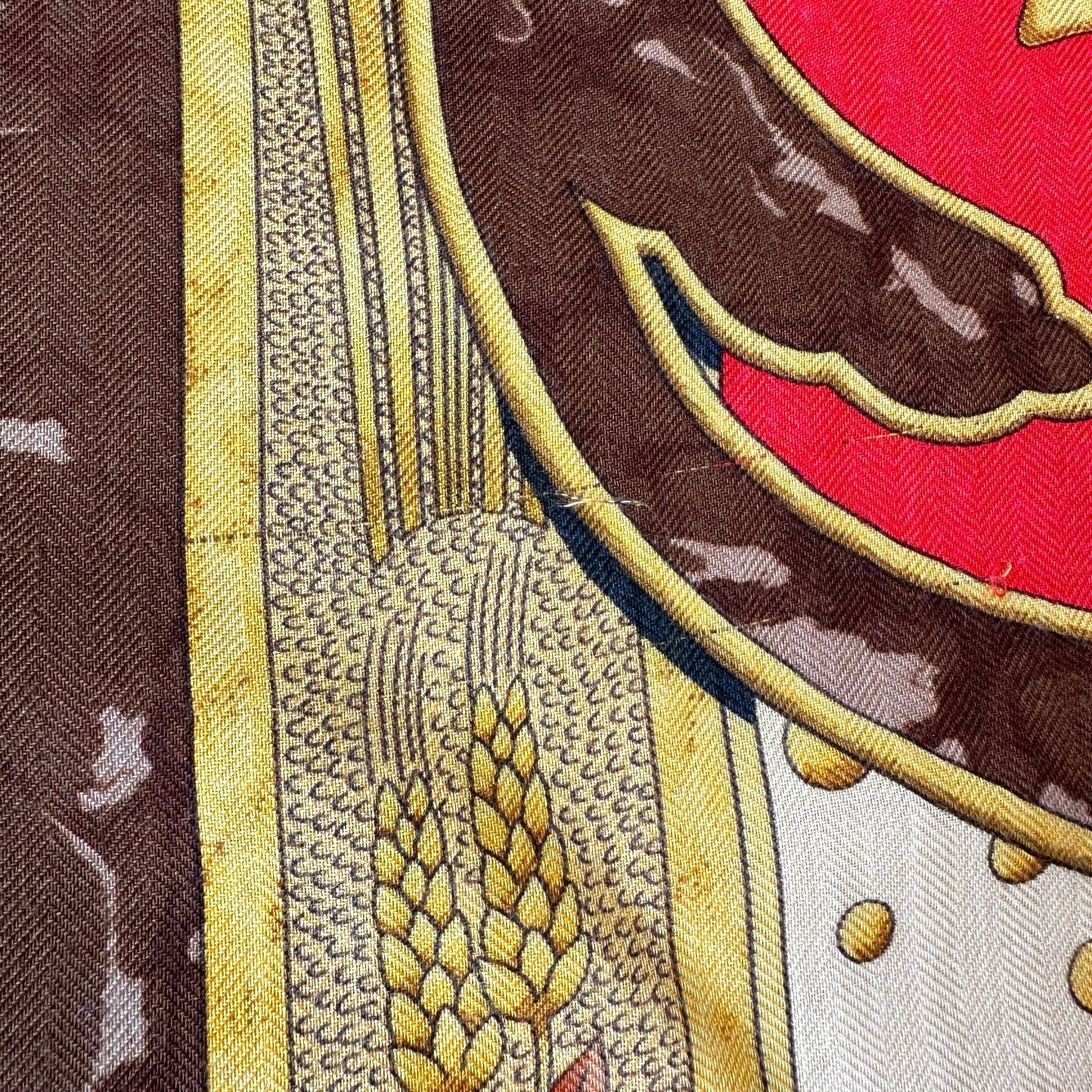 zoom sur des fils tirés dans le cachemire