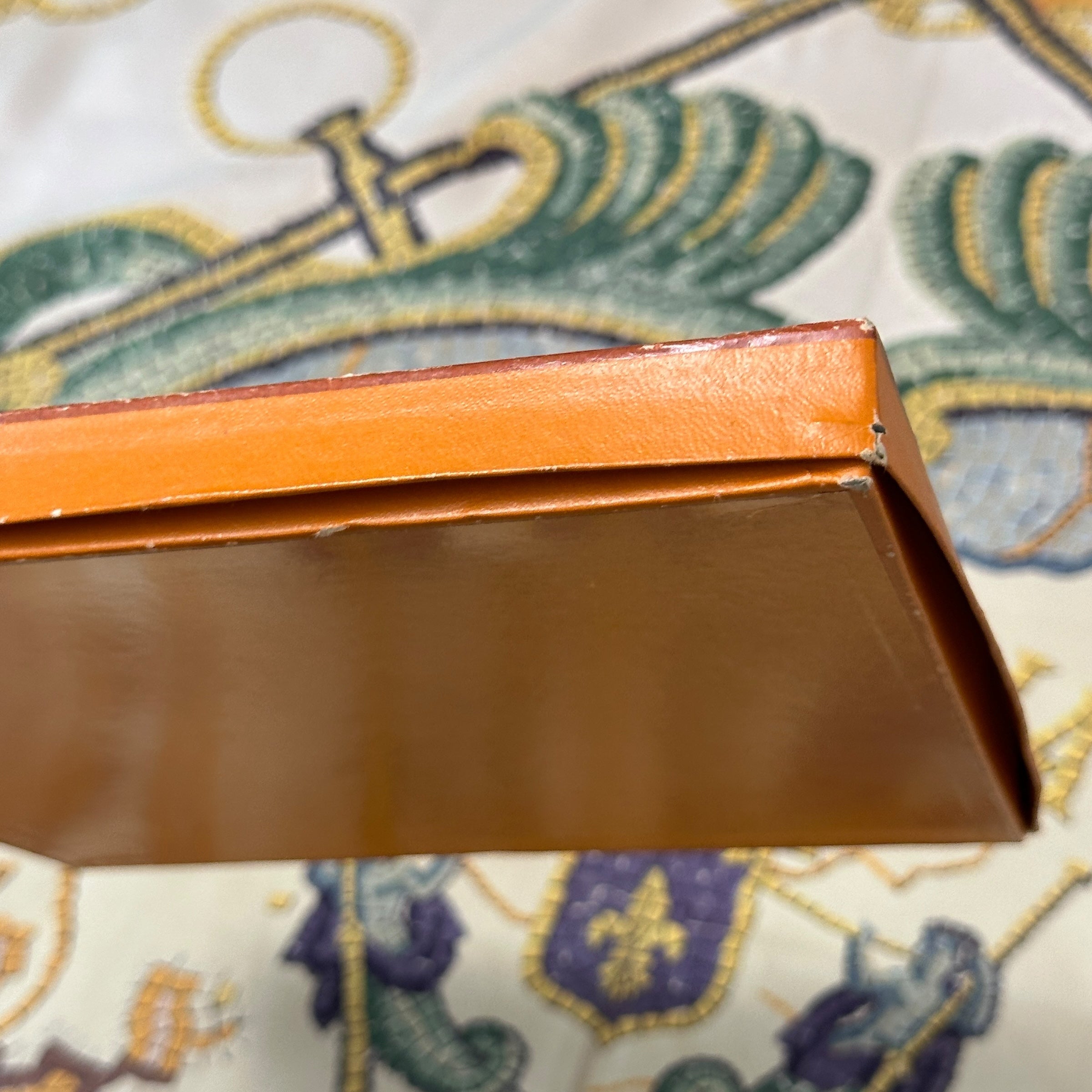 foulard-hermes-provence-dessous-de-la-boite