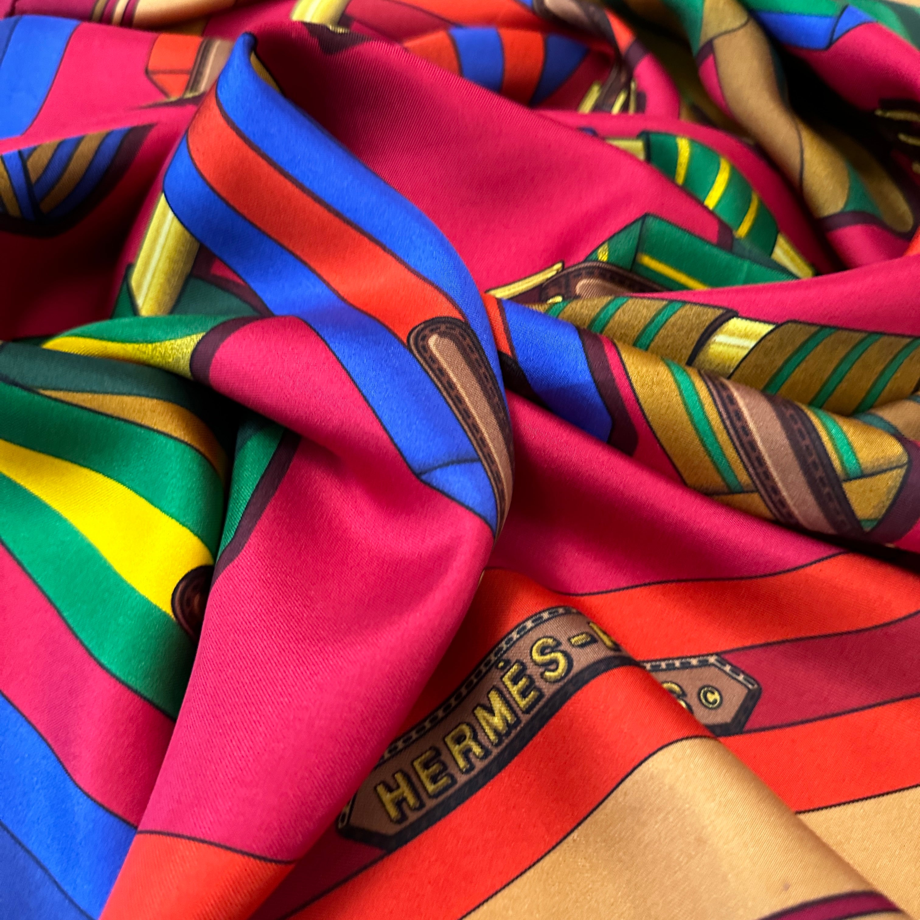 foulard hermès plié