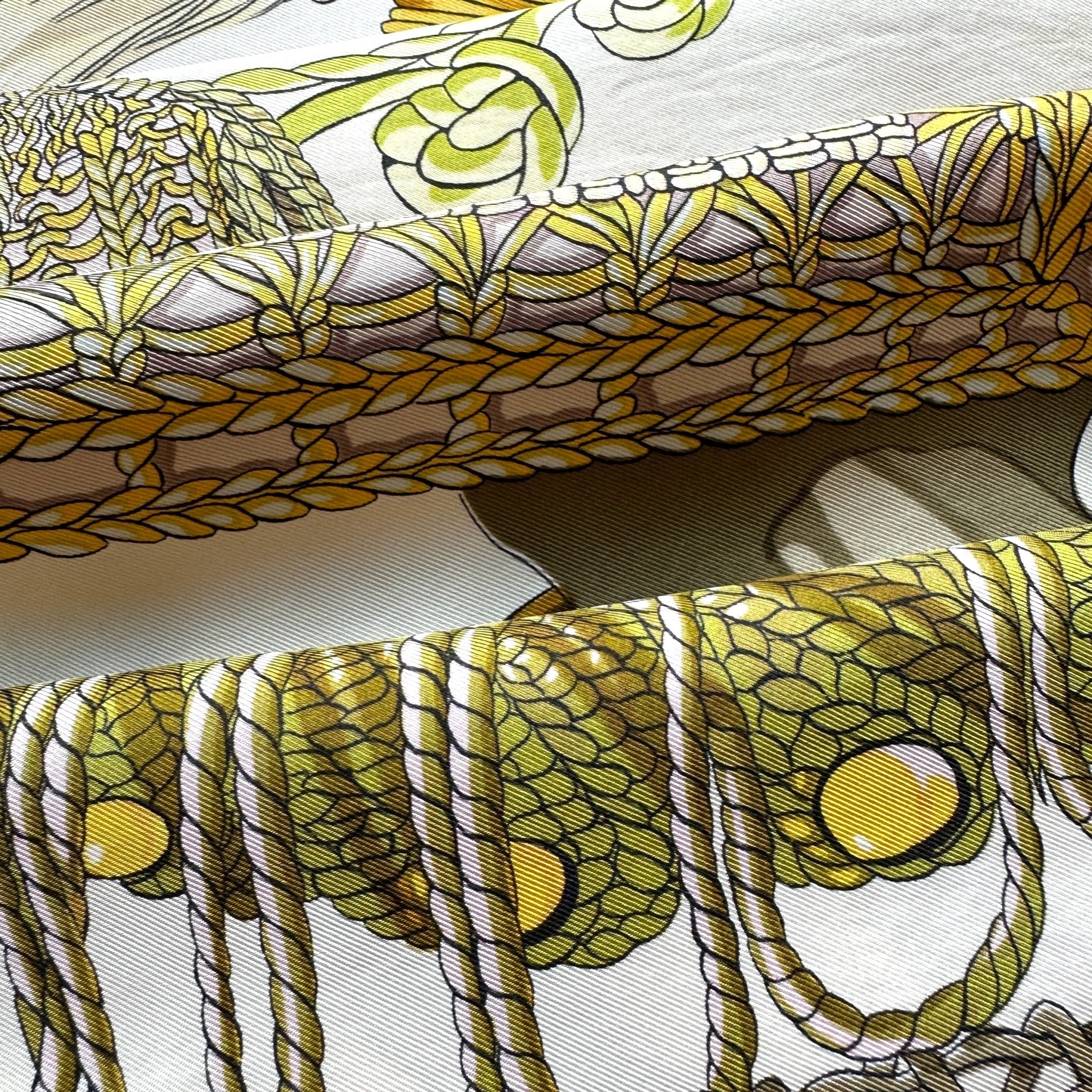 foulard Hermès modèle le timbalier porté
