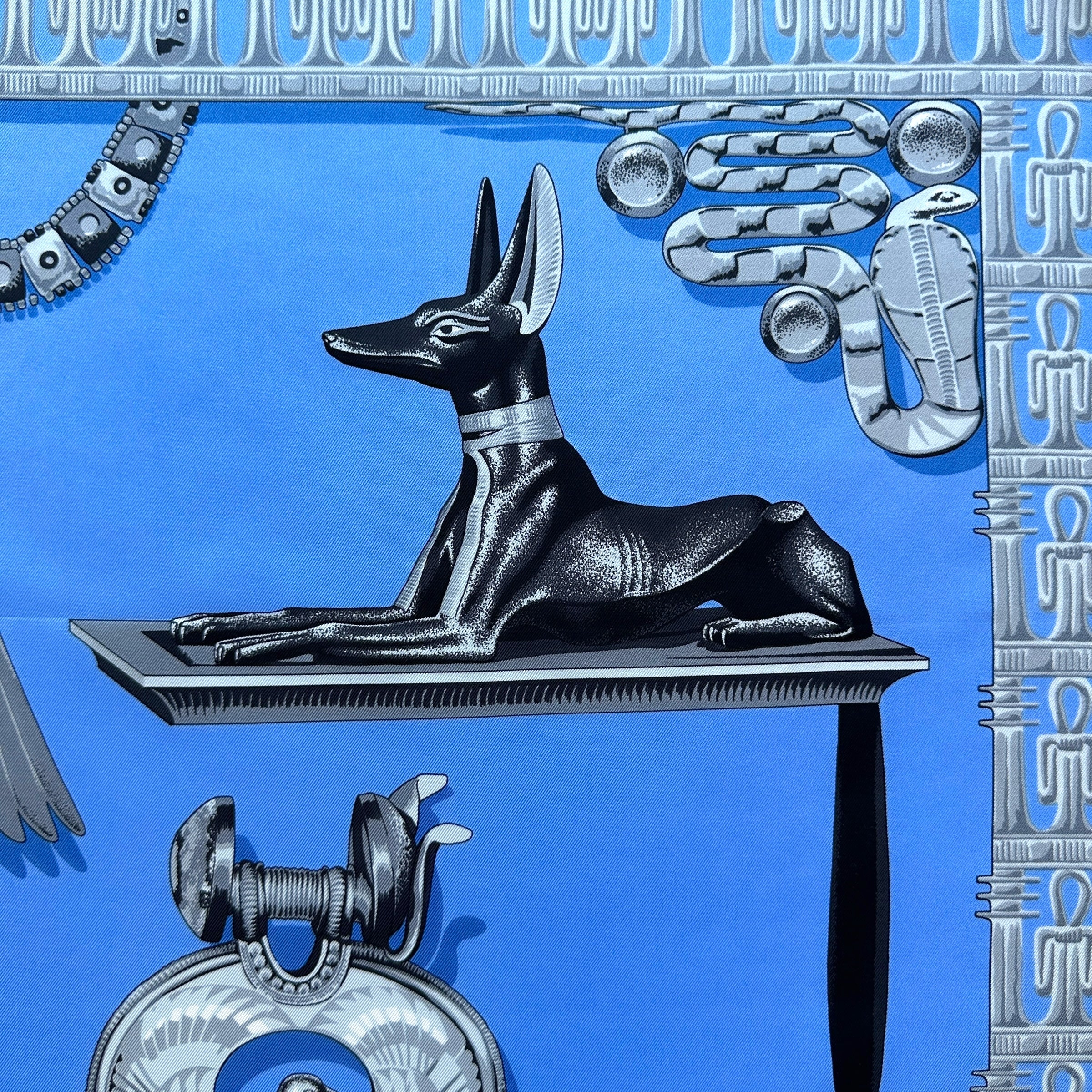 Détail du motif : Anubis, pectoral royal et symboles funéraires
