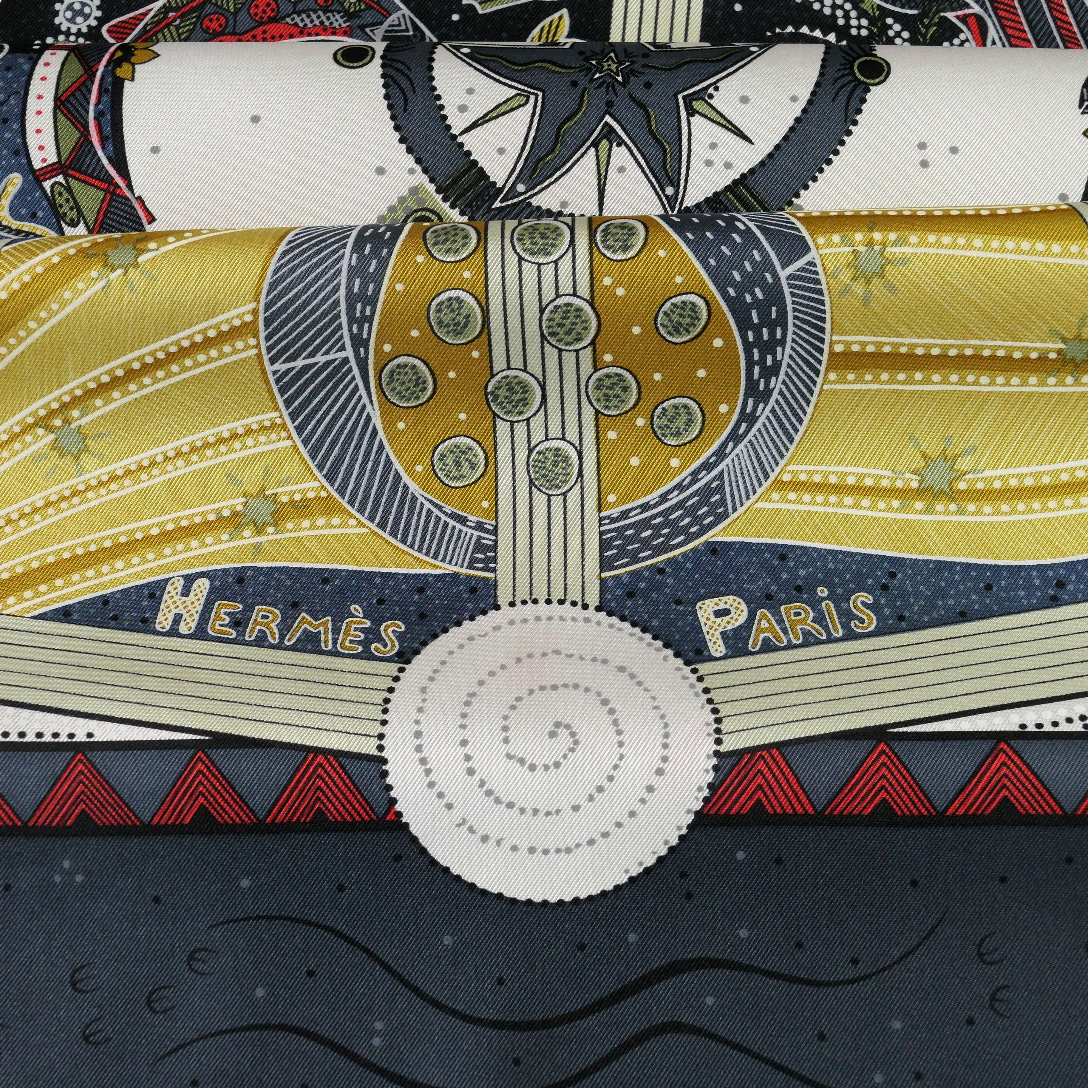 Carré Hermès Rêve d'Australie 90 cm soie, signature Hermès Paris et motifs solaires