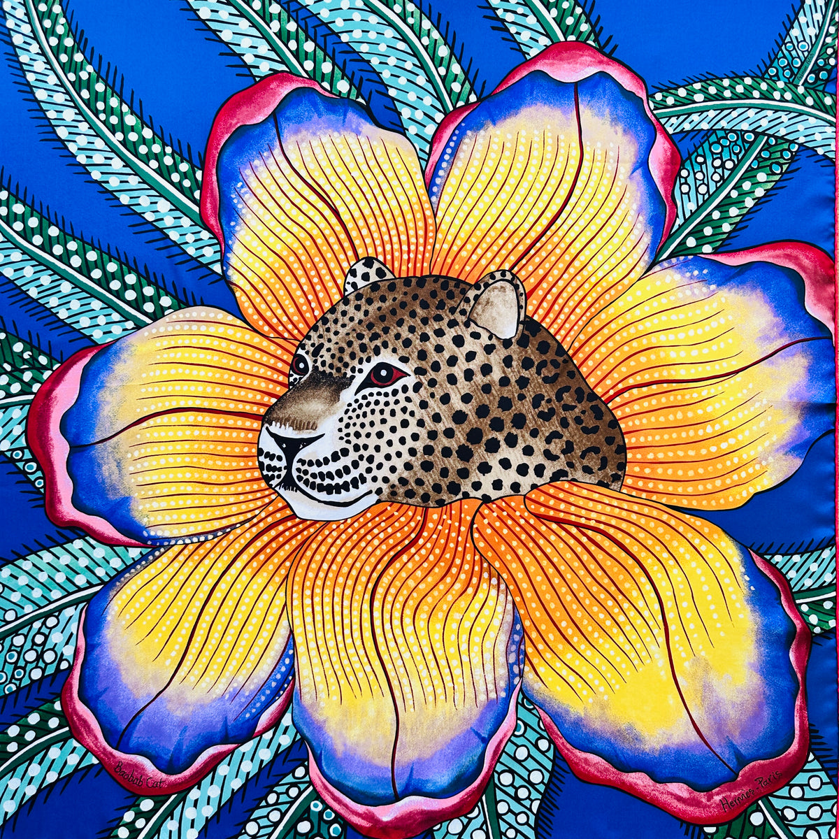 Carré Hermès Baobab Cat Ardmore Artists 90 cm soie, détail fleur de baobab et palmes mouchetées