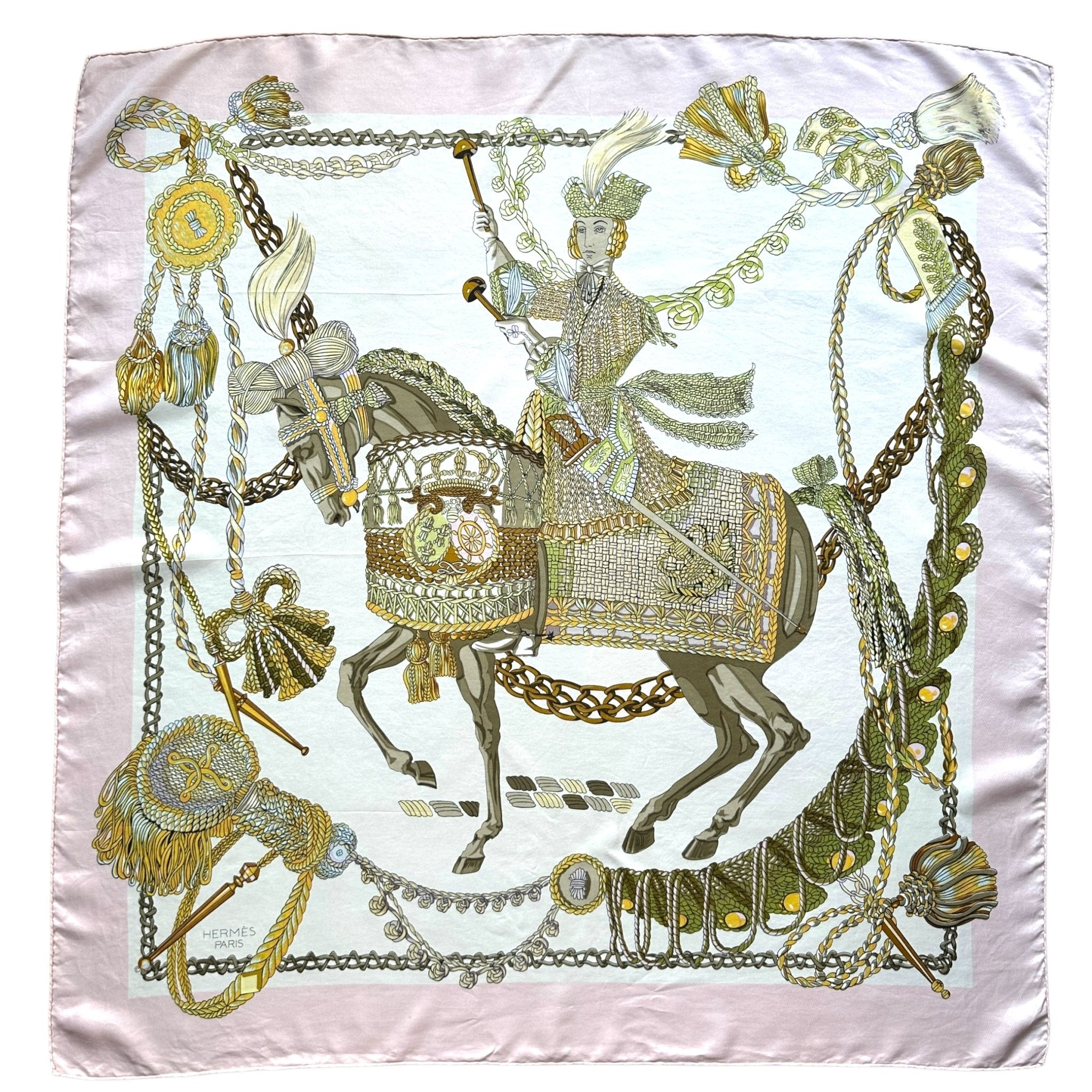 vue d'ensemble du foulard carré Hermès le timbalier
