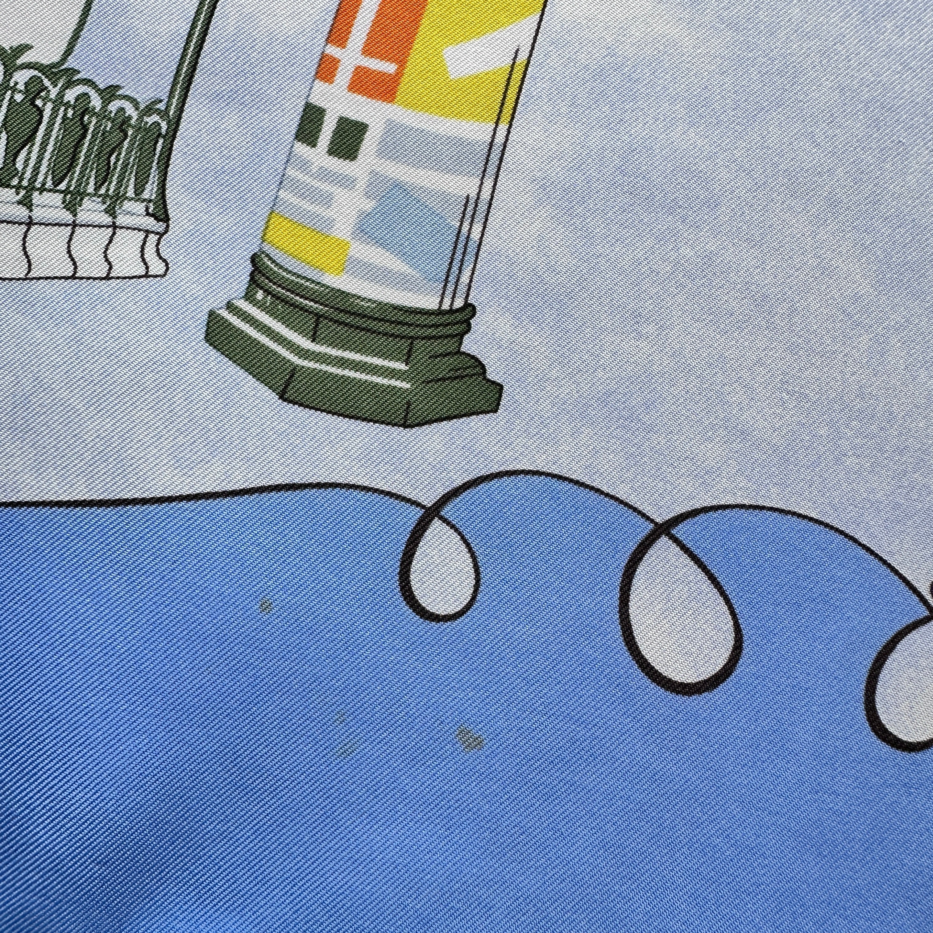 zoom sur petites taches sur le foulard 